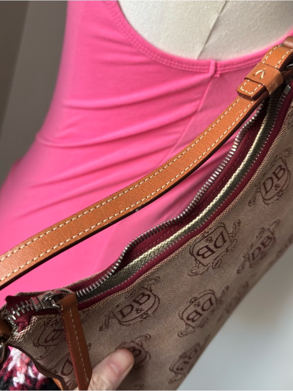 Vtg Dooney & Bourke Small Canvas Hobo Shoulder Purse Burgundy Leather Trim - Picture 10 of 10